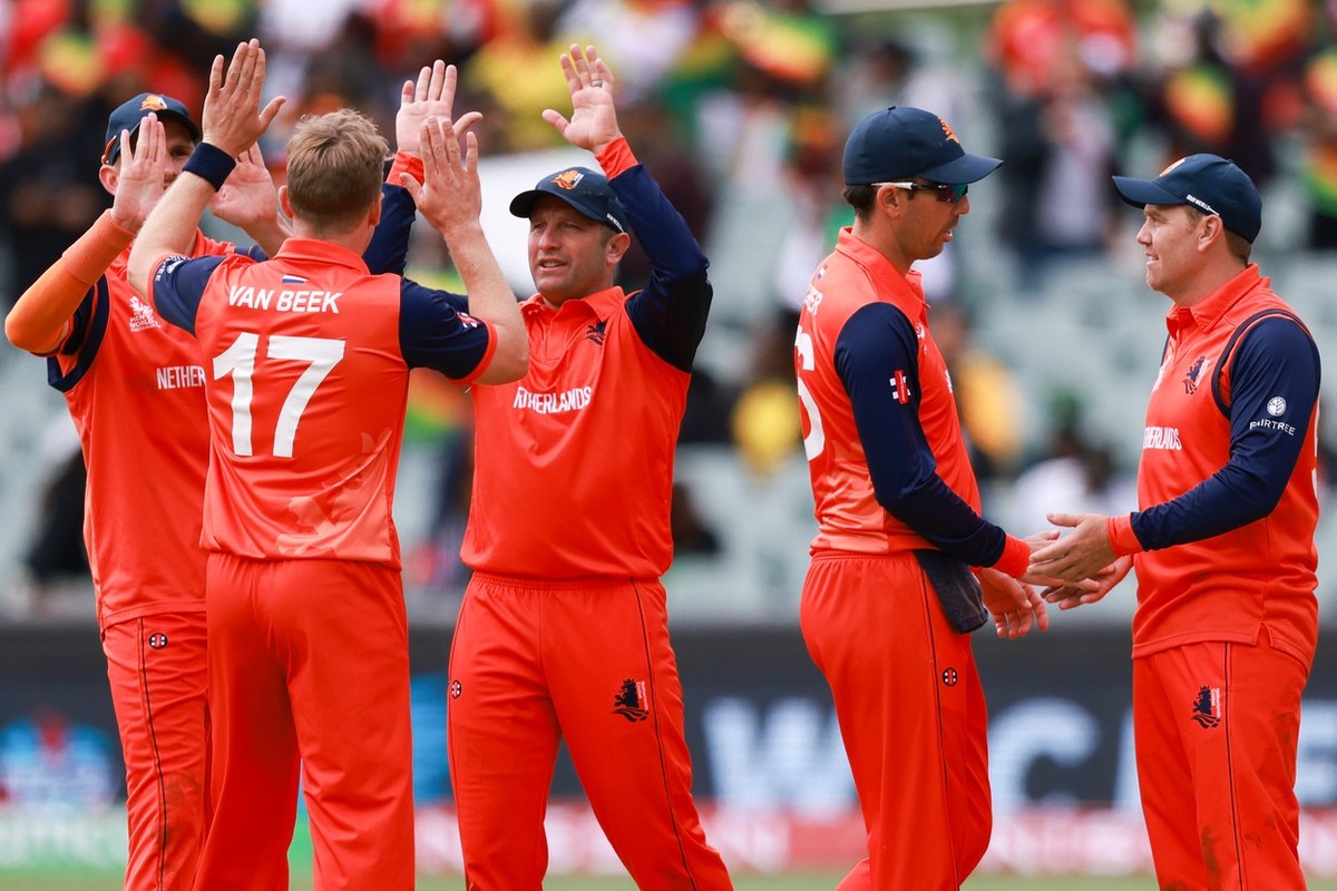 After the Dutch loss, Zimbabwe nearly eliminated