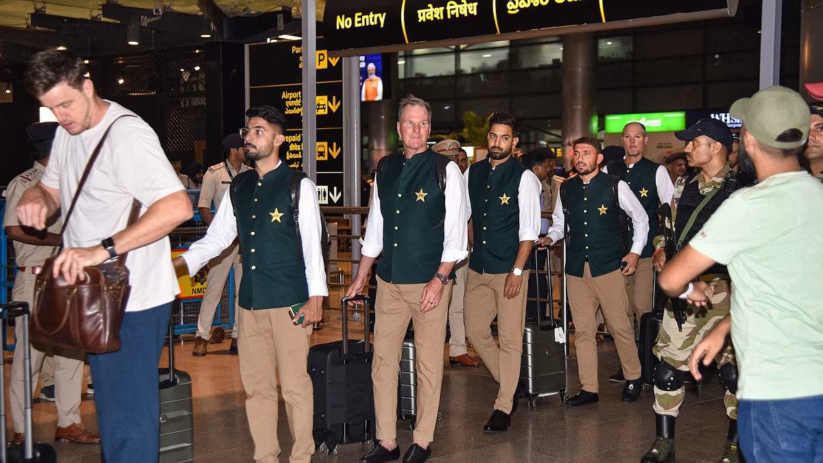 Fans chant ‘Babar bhai’ as Pakistan team lands in India for World Cup